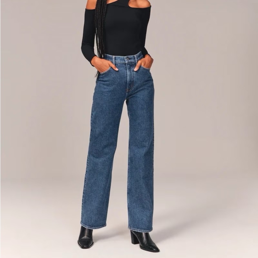 NWT Abercrombie & Fitch Curve Love 90s Ultra High Rise Relaxed Jeans in Medium